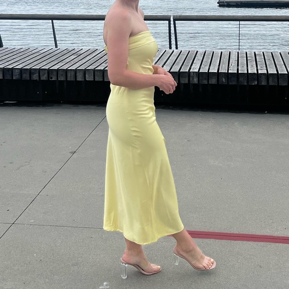 Hello Molly RUN TO THE TOP SATIN MAXI
DRESS YELLOW - Picture 2 of 10
